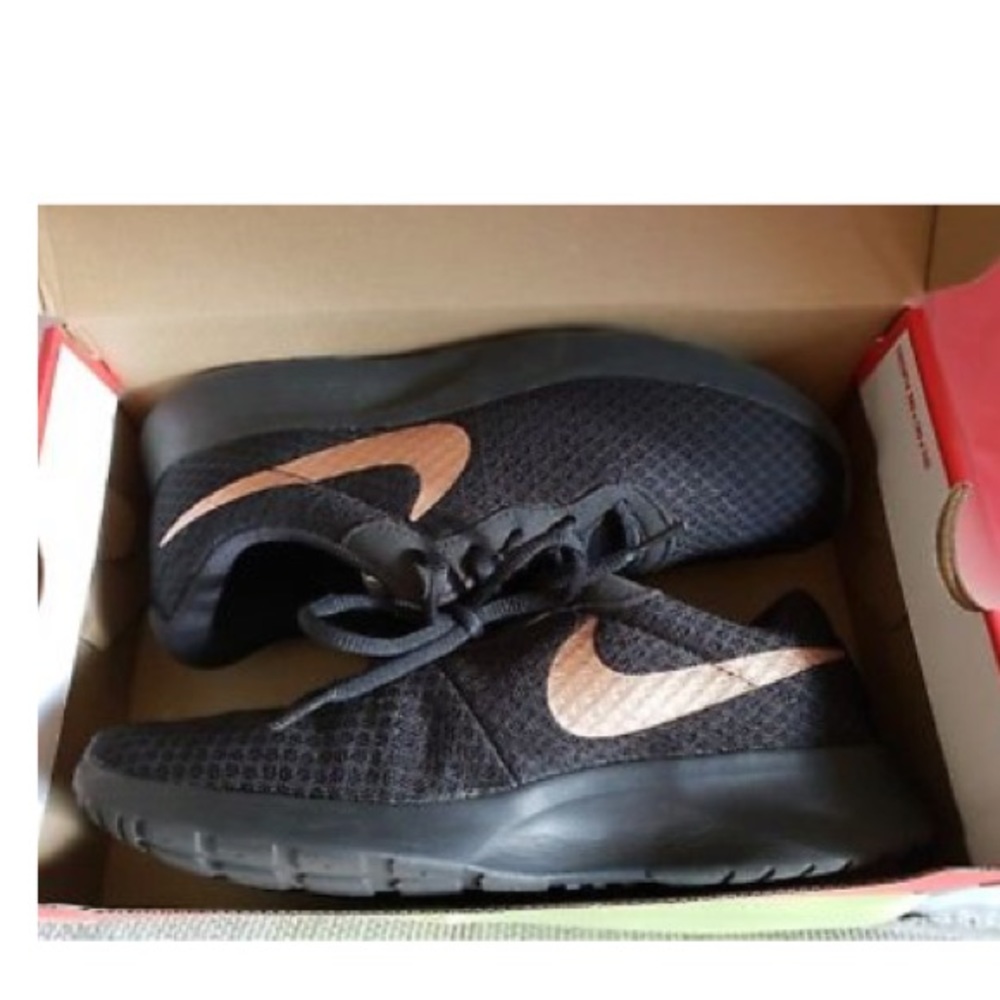 Black and gold 2017 women's Nike shoes